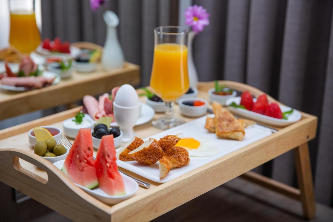 Alba Hotel & Spa Baku Exterior photo A breakfast tray