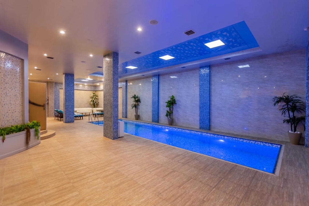 Alba Hotel & Spa Baku Exterior photo The swimming pool