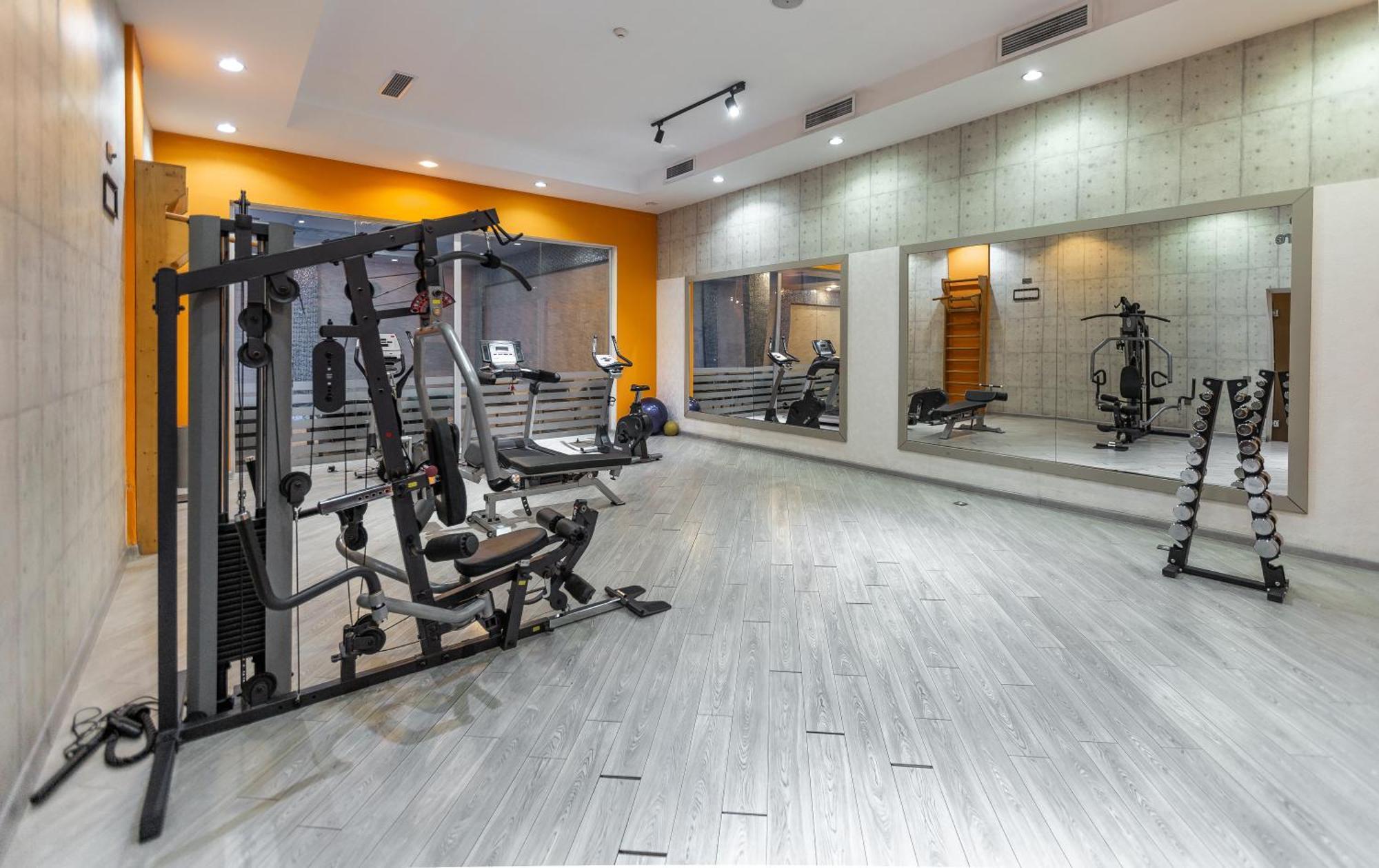 Alba Hotel & Spa Baku Exterior photo A gym in a hotel