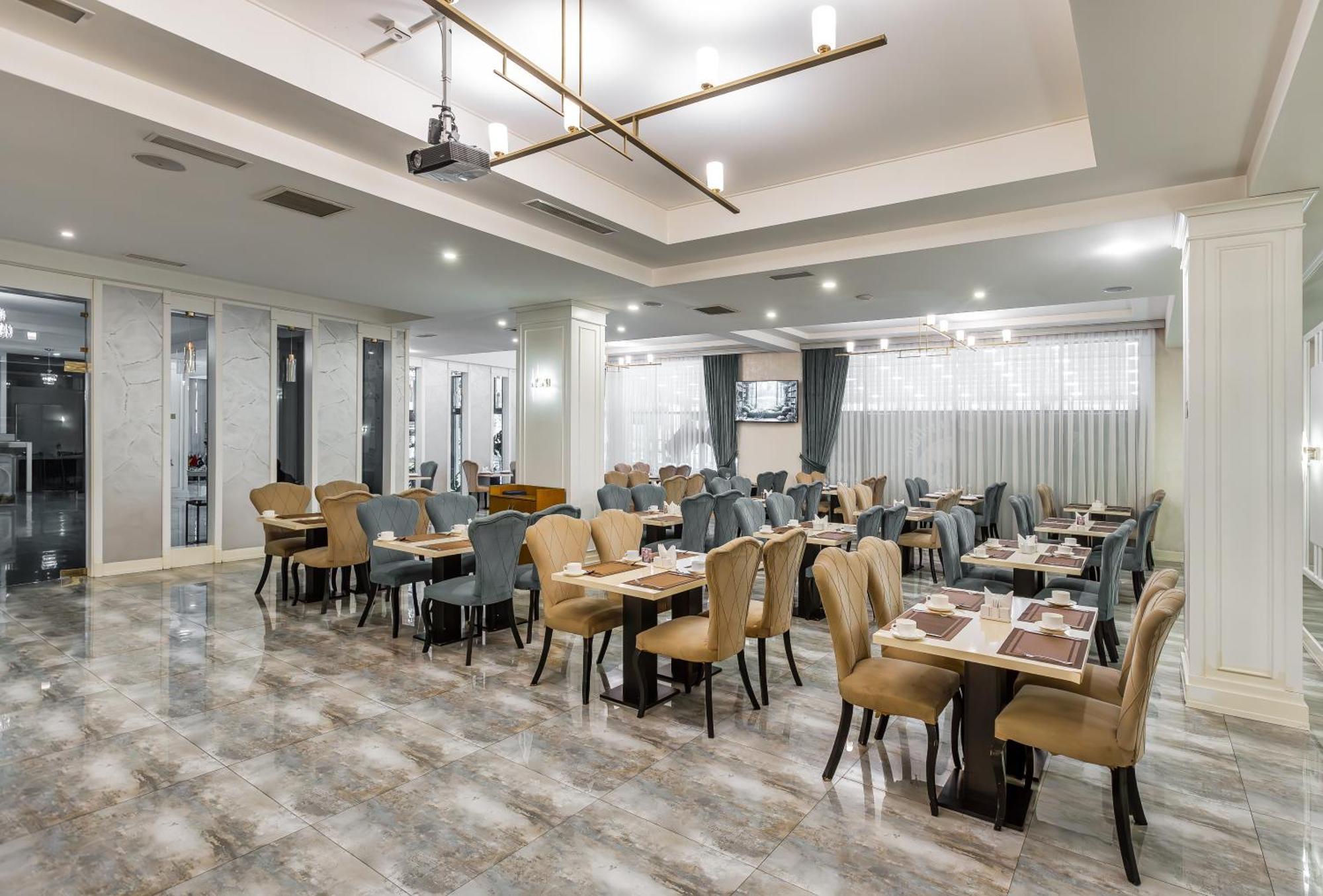 Alba Hotel & Spa Baku Exterior photo Restaurant