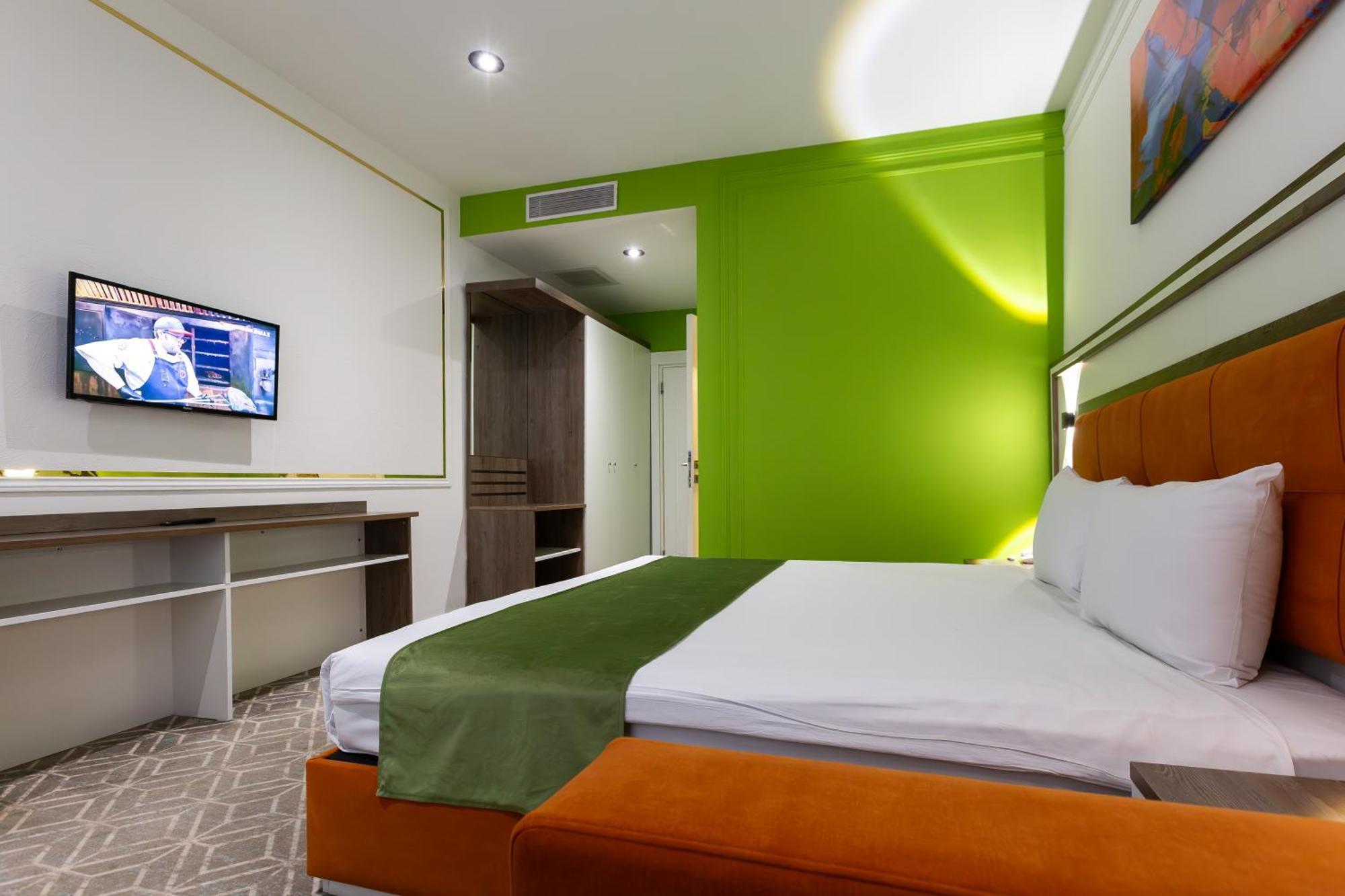 Alba Hotel & Spa Baku Exterior photo A room at the hotel