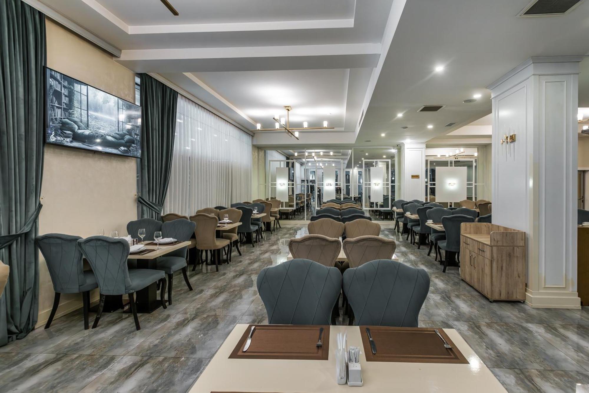 Alba Hotel & Spa Baku Exterior photo Restaurant