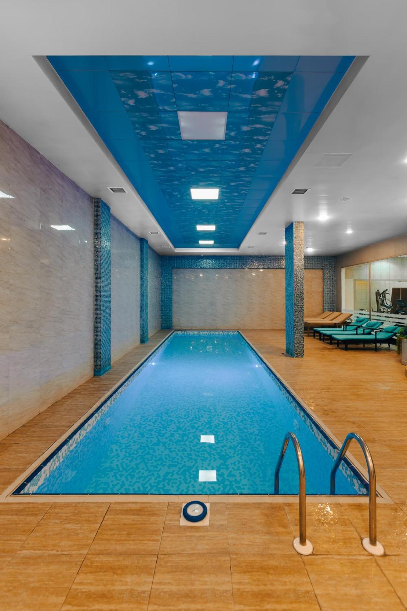 Alba Hotel & Spa Baku Exterior photo Swimming pool