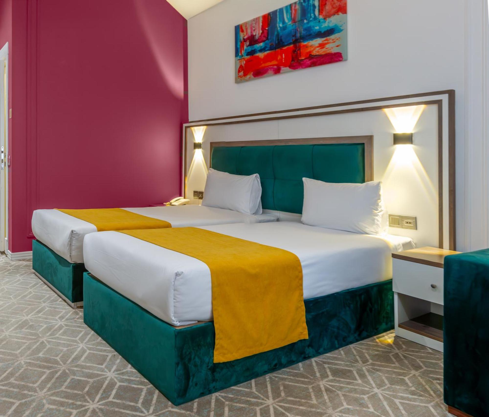 Alba Hotel & Spa Baku Exterior photo A room at the hotel