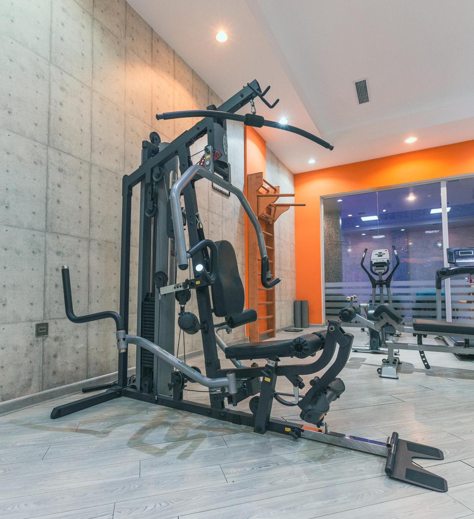 Alba Hotel & Spa Baku Exterior photo A typical home gym