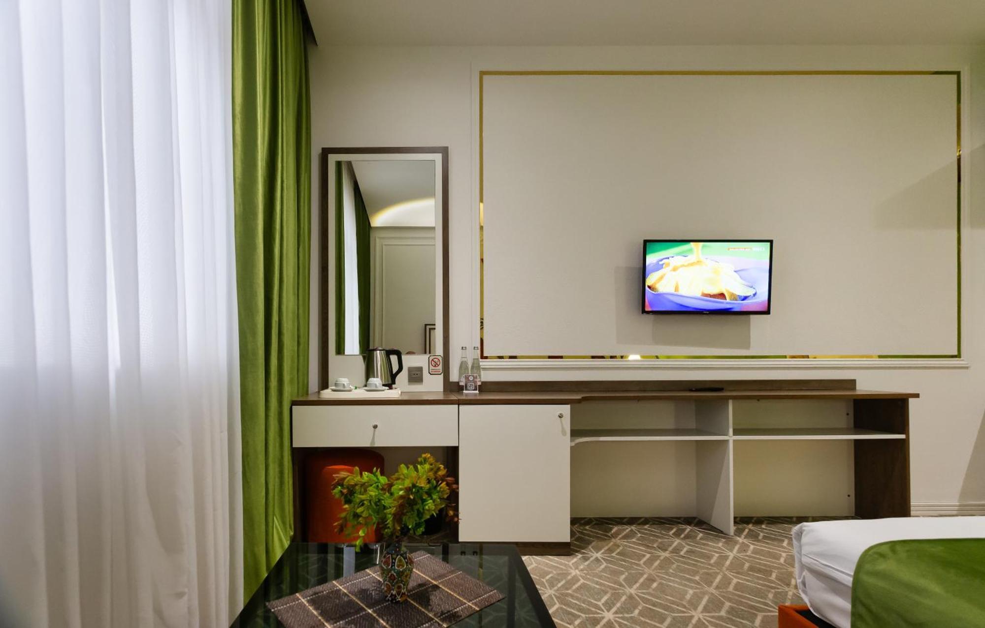 Alba Hotel & Spa Baku Exterior photo A room at the hotel