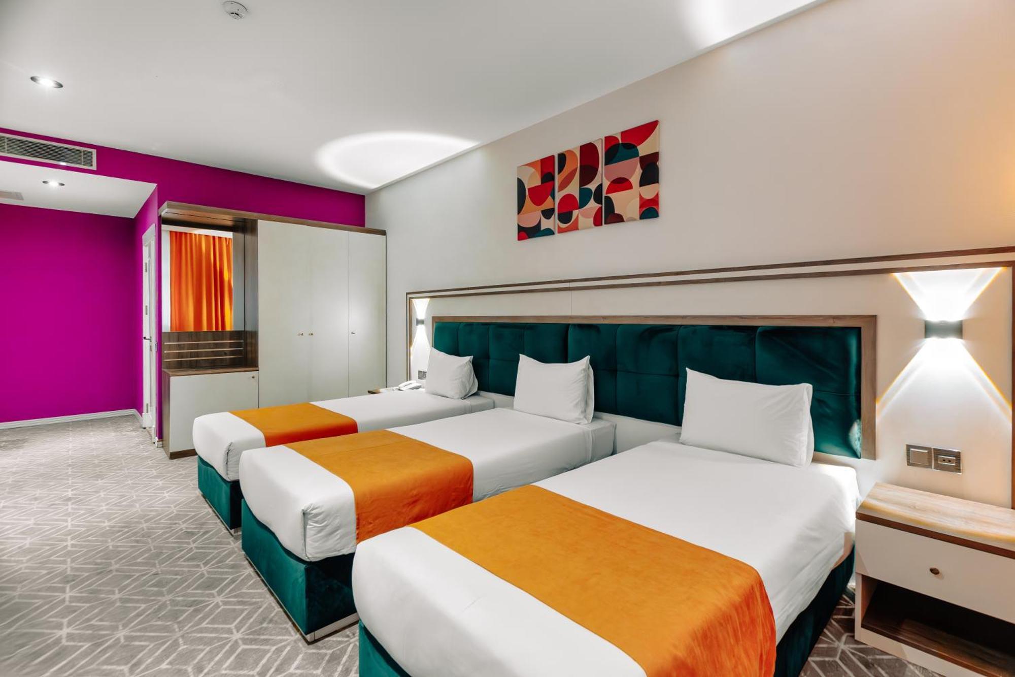Alba Hotel & Spa Baku Exterior photo A room at the London Hilton on Park