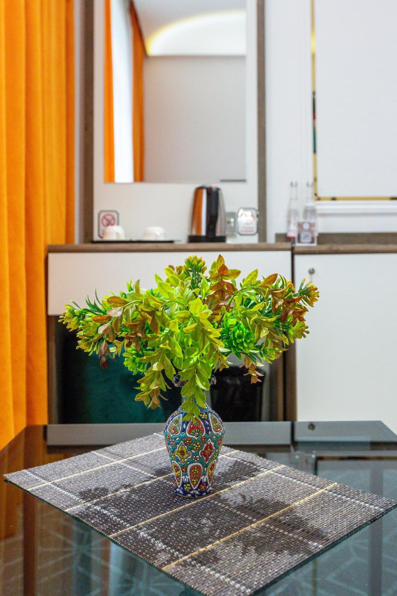 Alba Hotel & Spa Baku Exterior photo A bouquet of laurel leaves