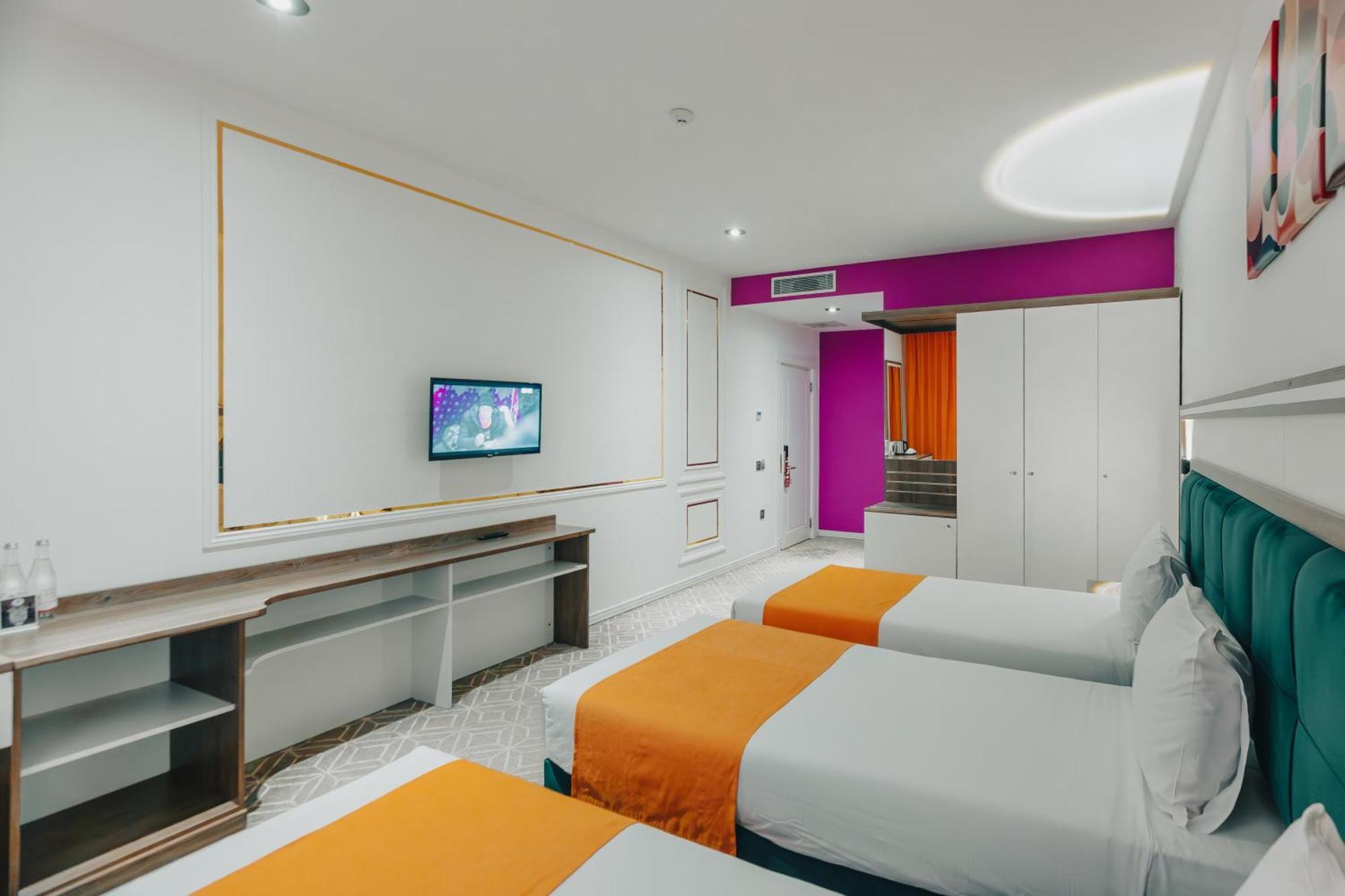 Alba Hotel & Spa Baku Exterior photo A room at the hotel
